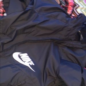 Nike youth windbreaker